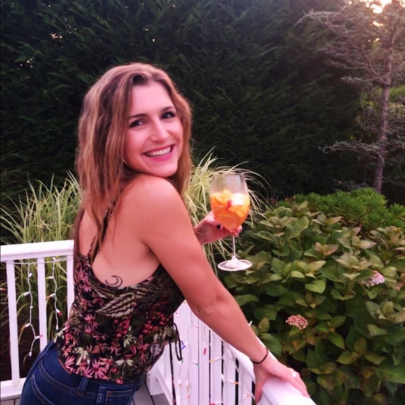 Meet your Posher, Courtney - Picture 2 of 5